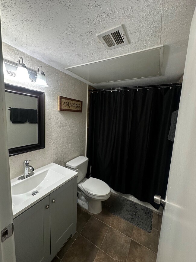Building Photo - 6601 Sands Point Dr