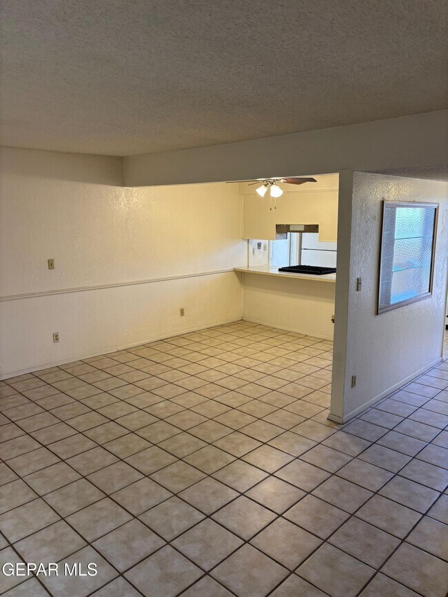 Building Photo - 1601 Common Dr