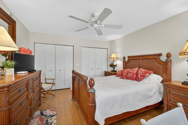 Building Photo - 16941 Waterbend Dr