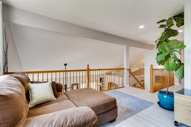 Building Photo - Beautiful 5 Bed 3.5 Bath Home In An Amazin...