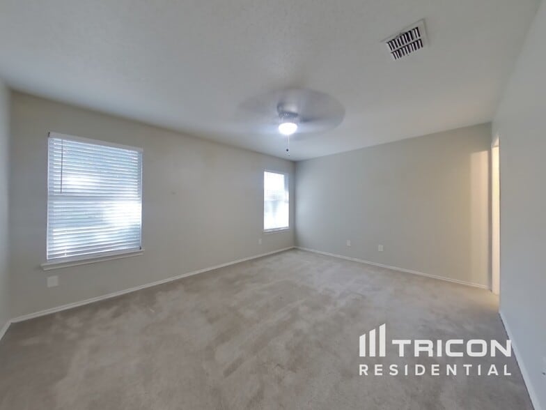 Building Photo - 2636 Peach Dr