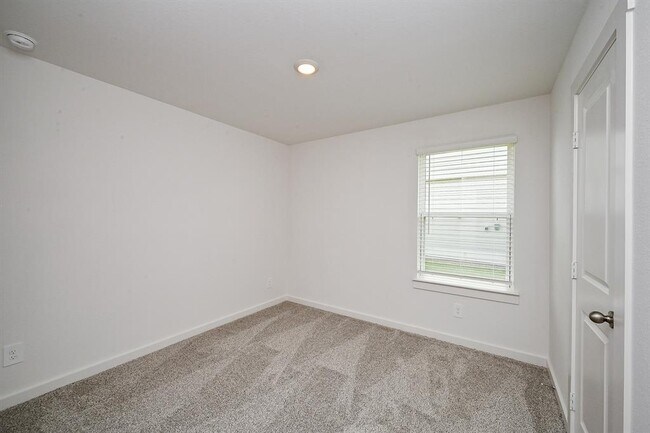 Building Photo - 1602 Mazzini Dr
