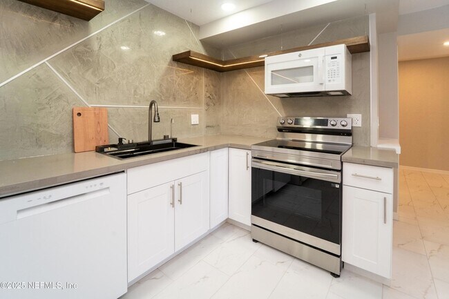 Building Photo - 5455 Pelican Way