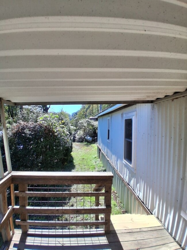 Building Photo - $1,800 - 2 Bedroom / 1 Bath Mobile Home Sitting on the Tuckasegee River