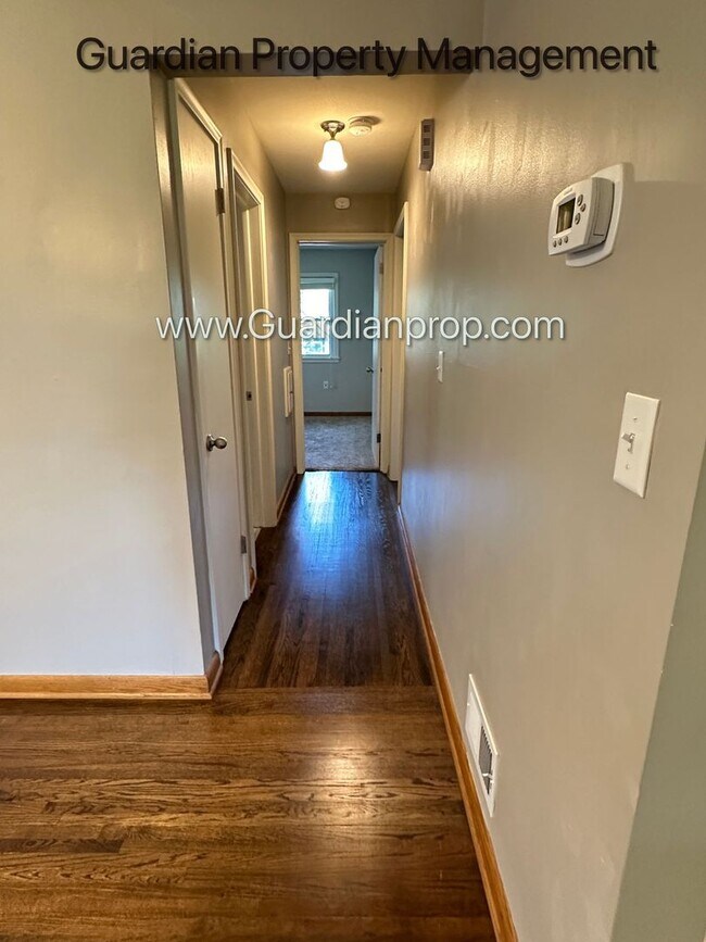 Building Photo - Linden Hills Main Upper Level  Duplex, Fenced Yard, 1 Car Garage, Dishwasher, Storage, Laundry