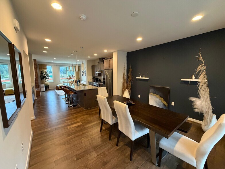 Building Photo - 540 NE Daisy Walk