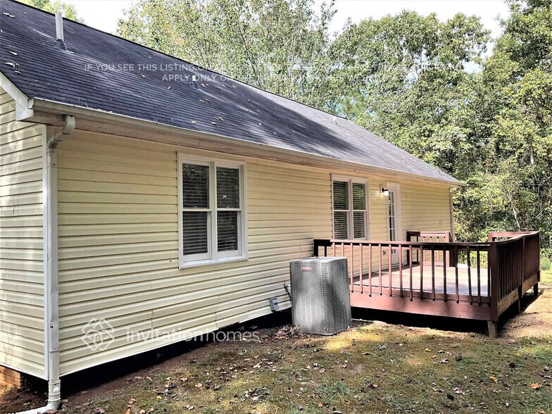 Building Photo - 143 Gerri Dr