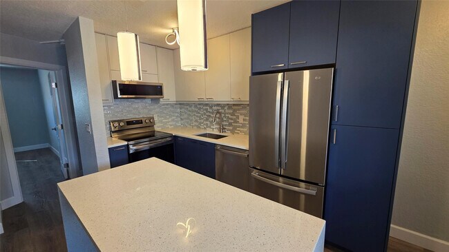 Building Photo - 2607 NE 8th Ave