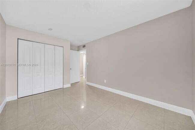 Building Photo - 671 W 80th St