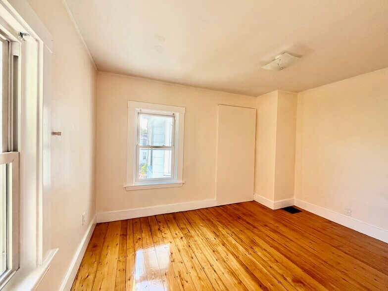 Building Photo - 7 Griggs Pl