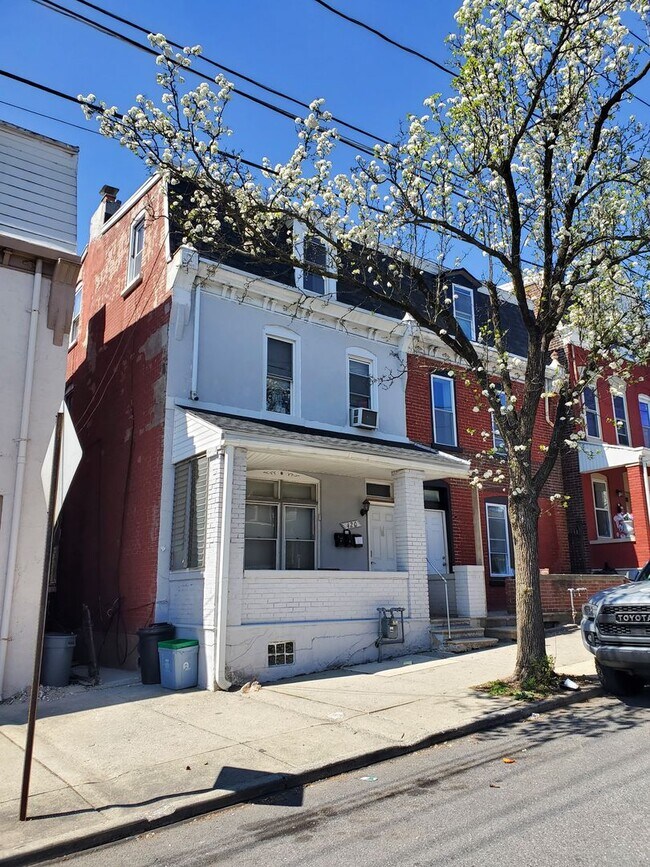 Building Photo - 420 N 4th St