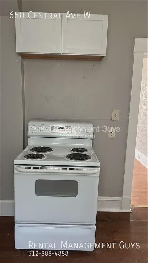 Building Photo - 650 Central Ave W