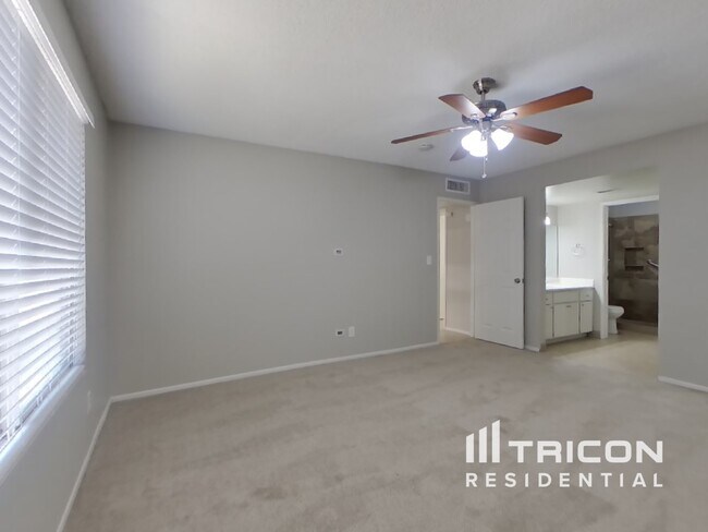Building Photo - 3727 E Dahlia Dr