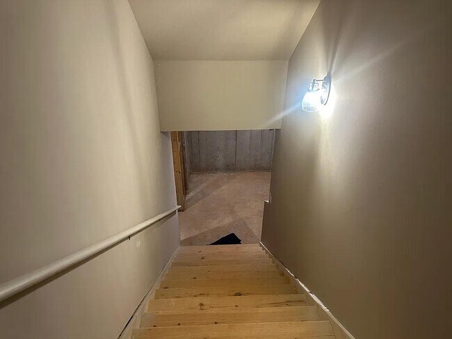 Building Photo - 1519 Windward Dr