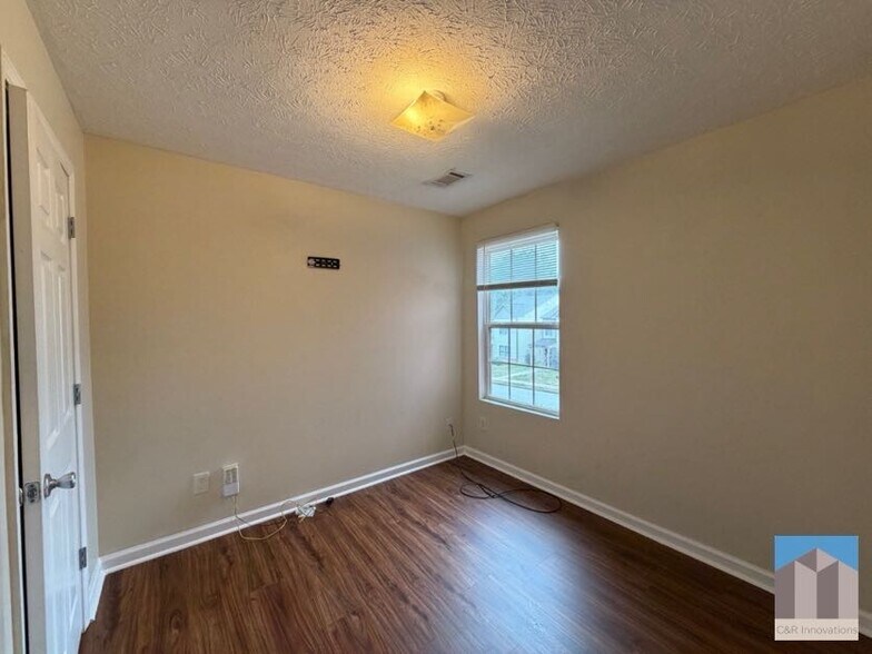 Building Photo - 5196 Tew Ln SW