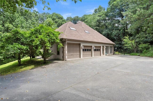 Building Photo - 5785 Northside Dr NW