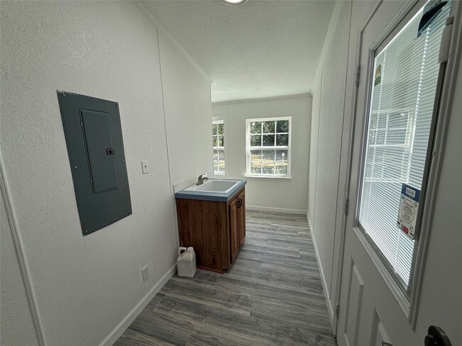 Building Photo - 10621 Parker Dr