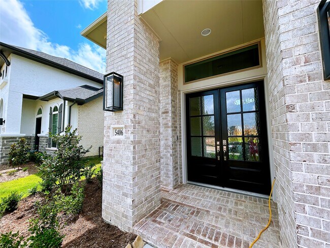 Building Photo - 5406 Holly Holw Ln