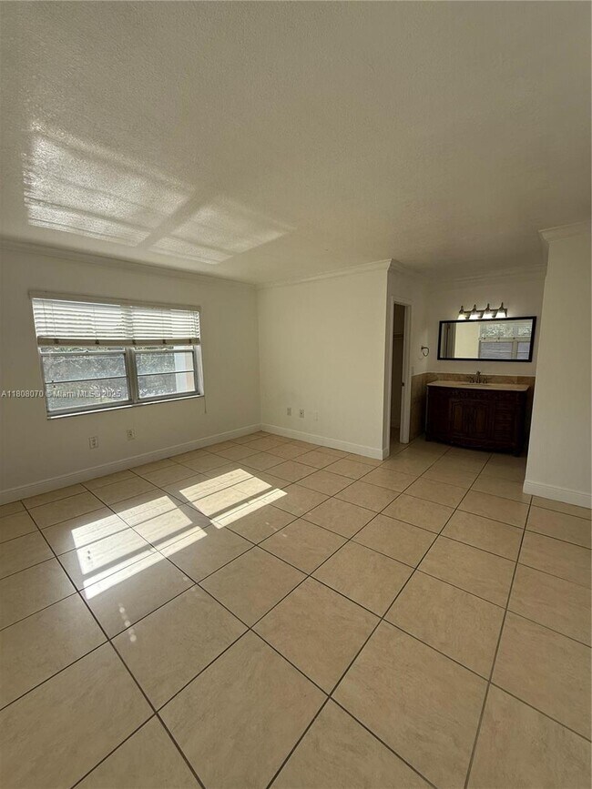 Building Photo - 22 Salamanca Ave