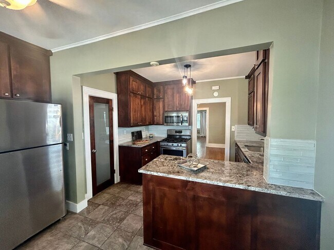 Building Photo - Absolutely stunning 1921 Craftsman style b...