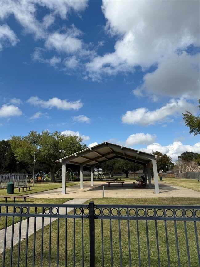 Building Photo - 16715 Ribbonridge Dr