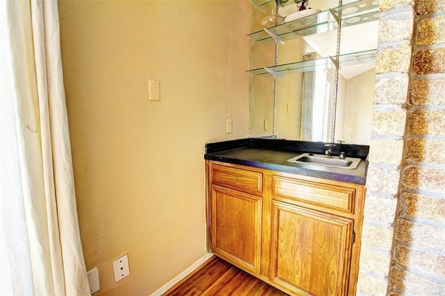 Building Photo - 6615 Briar Terrace Dr