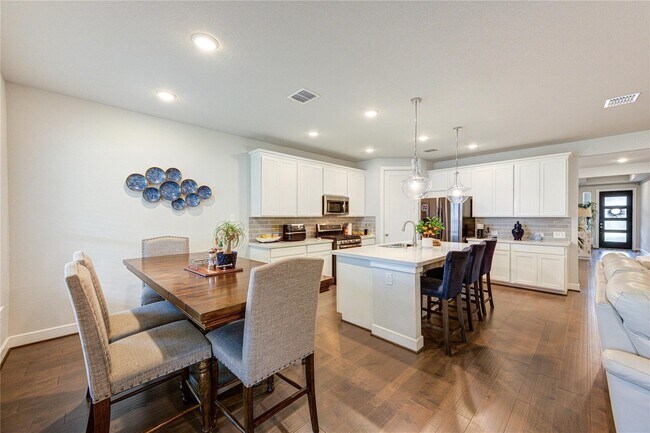 Building Photo - 9210 Lair Cove Dr