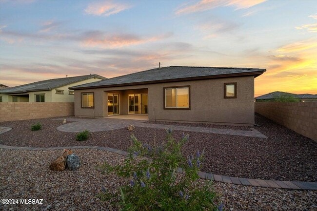 Building Photo - 10623 N Iron Peak Dr
