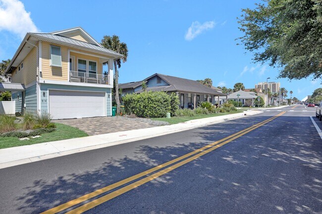 Building Photo - Luxury Beach Living Just Two Blocks from the Ocean – 4 Bed/3 Bath Fully Furnished Jacksonville Be...