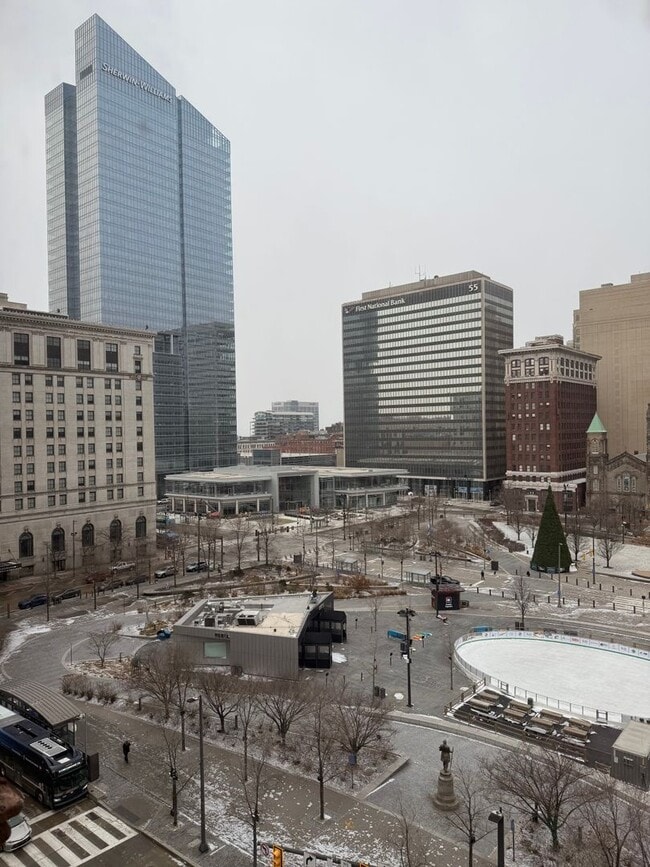 Building Photo - Beautiful and Spacious 3 BDRM 2 BATH Unit in the Heart of Public Square