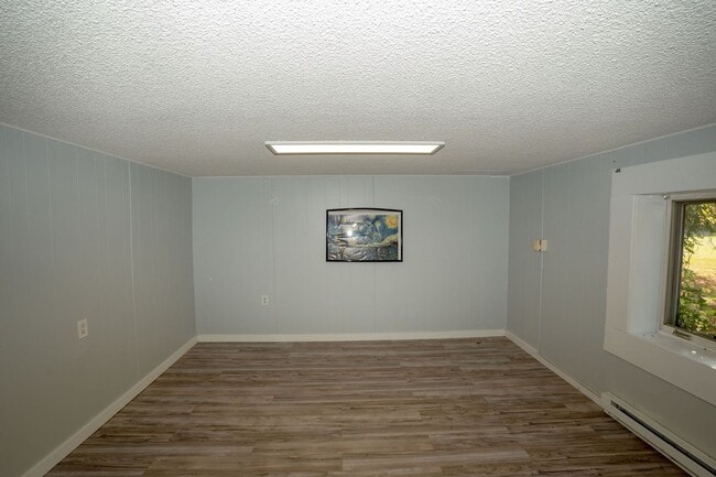 Building Photo - Spacious country flat