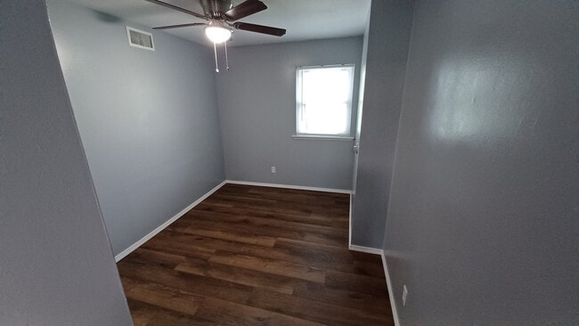 Building Photo - 847 Weedel Dr
