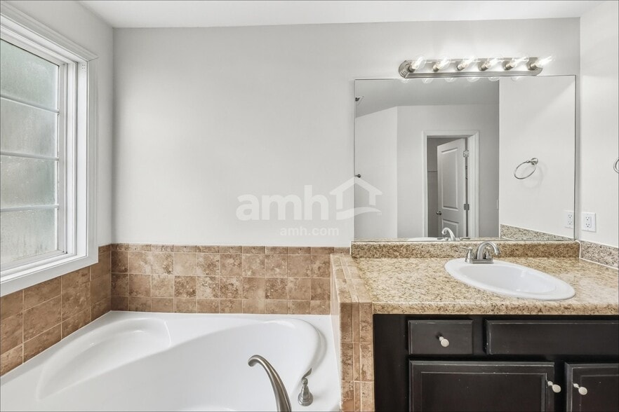 Building Photo - 1706 Antebellum Dr