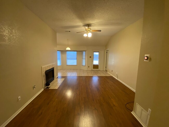 Building Photo - Beautiful home close to local schools and military base