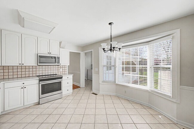 Building Photo - Stunning 3BR/2BA home in the desirable Temple Hills Golf Community!