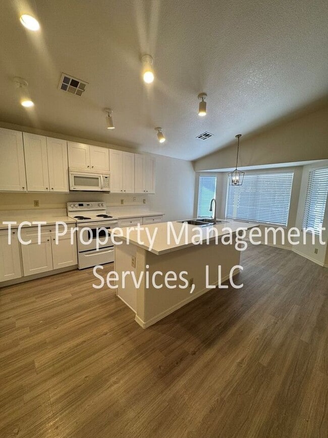 Building Photo - Charming Home in North East Mesa
