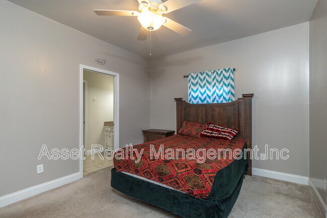 Building Photo - 306 White Cap Ln