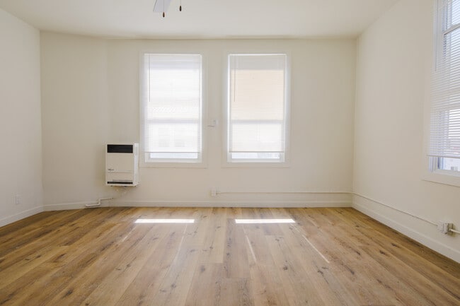 Building Photo - Affordable and Charming Studios