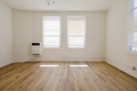 Building Photo - Affordable and Charming Studiosi