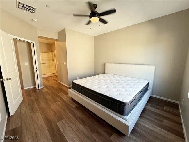 Building Photo - 525 Mossy Cup St