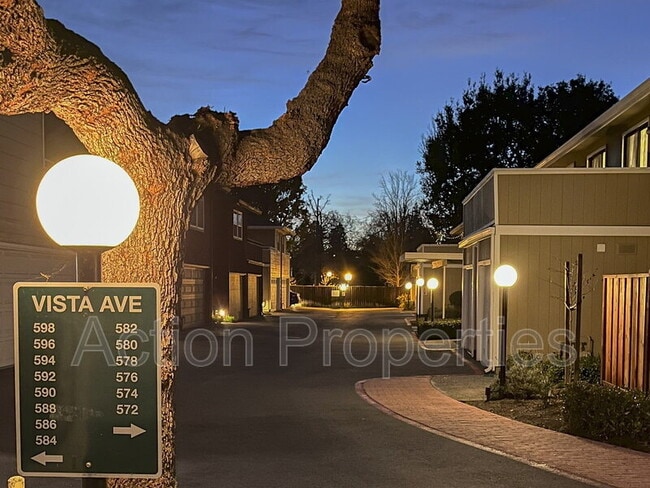 Building Photo - 578 Vista Ave