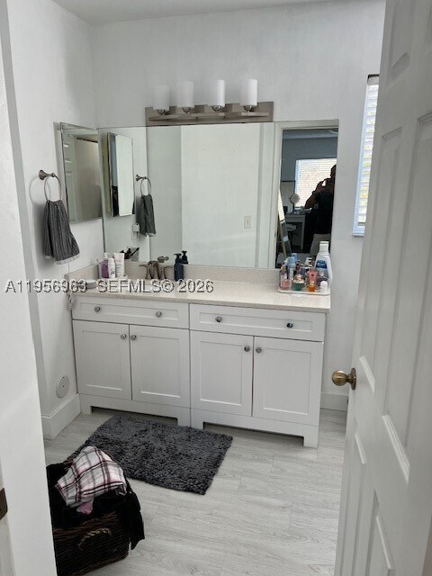 Building Photo - 4746 Lago Vista Dr