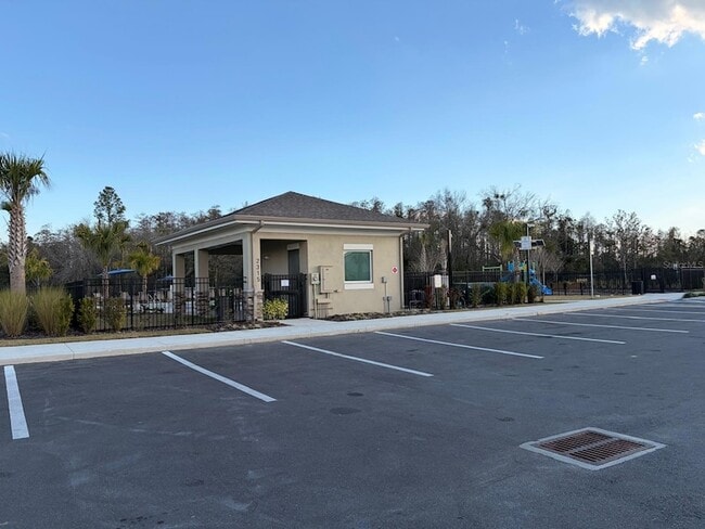 Building Photo - 2724 Skyline Lp