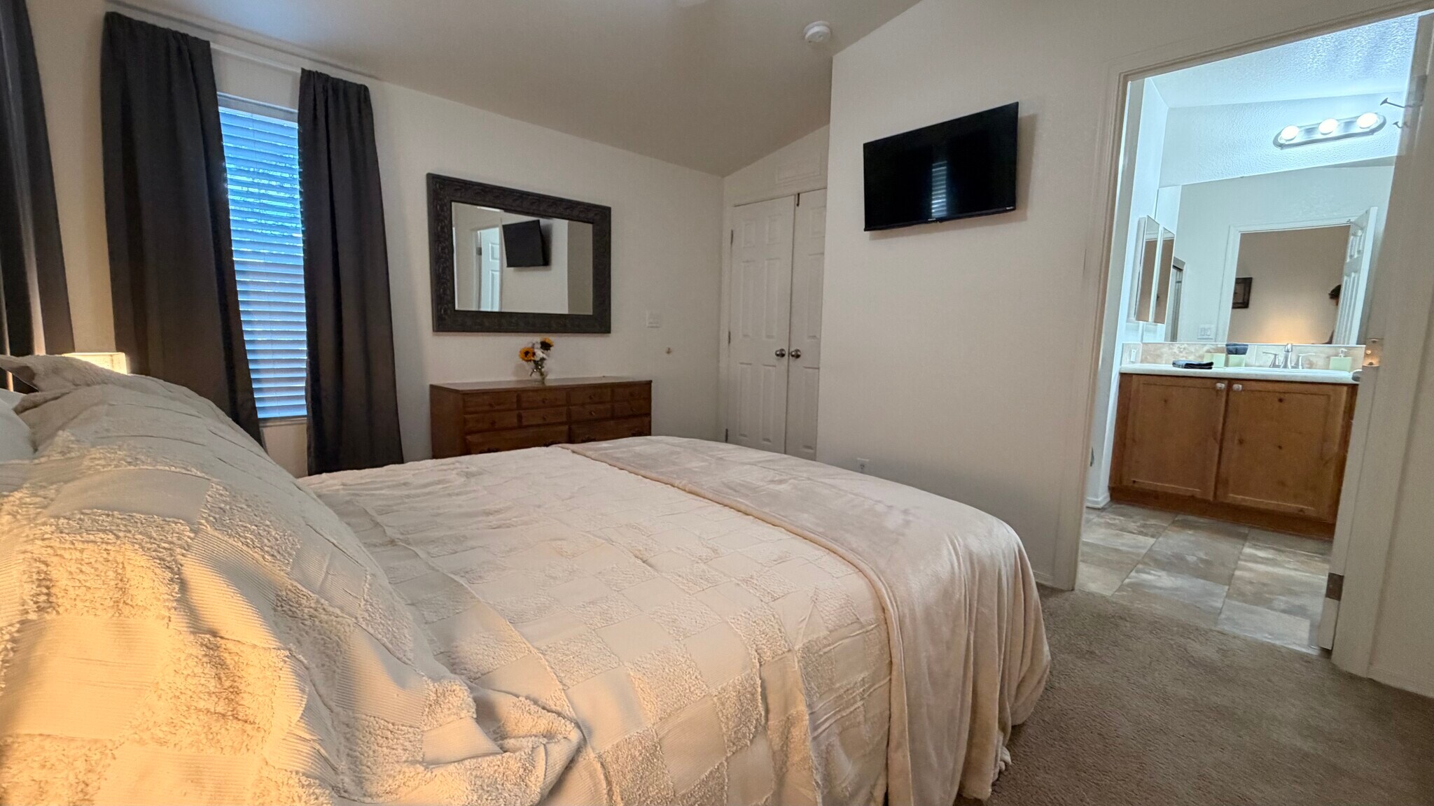 Master Bedroom - 1001 E Owens