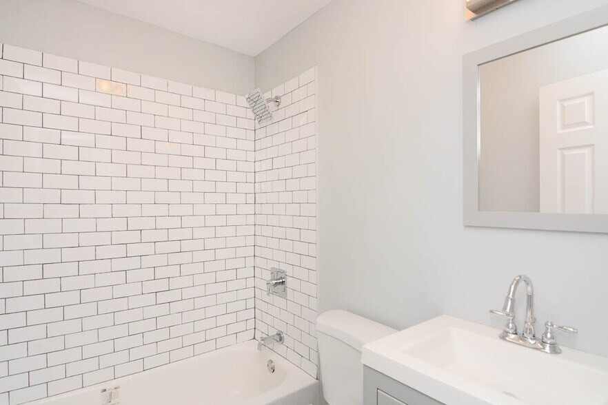 Building Photo - 3301 N Harding Ave