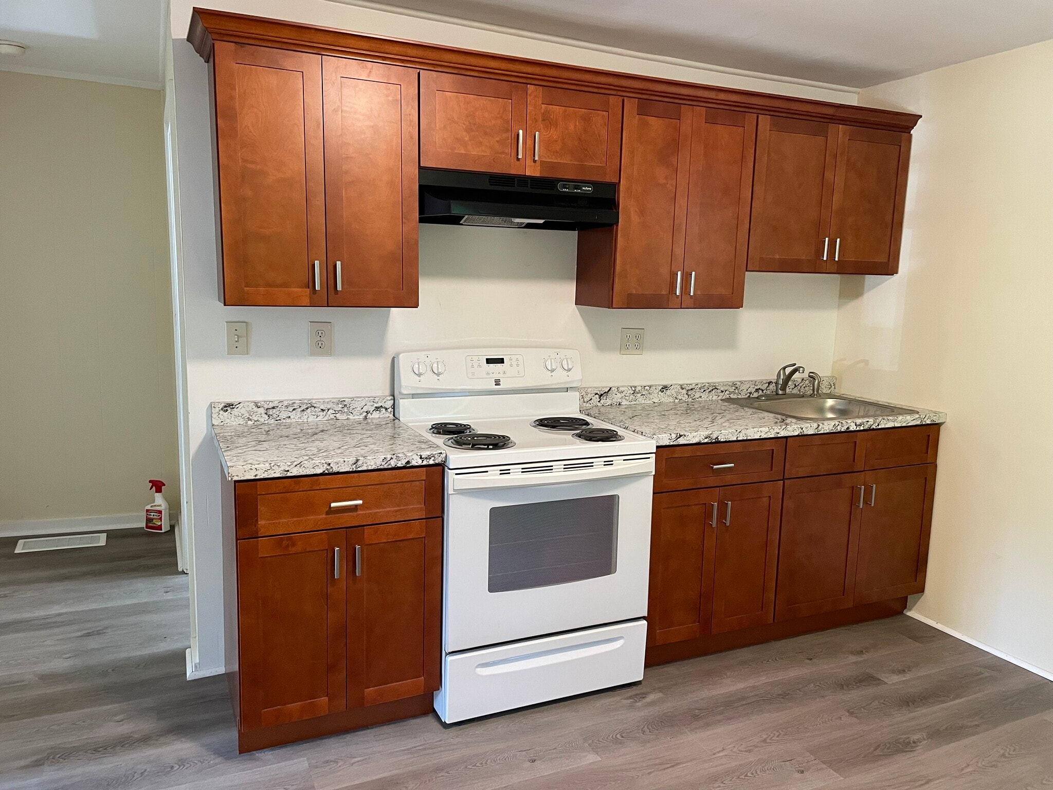 Building Photo - 25 Thompson St