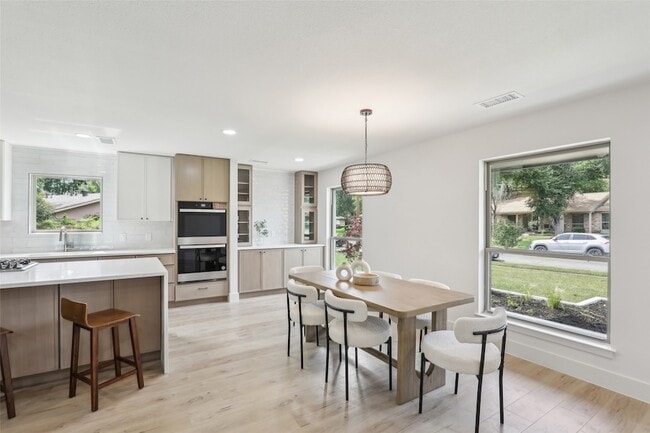 Building Photo - 12540 High Meadow Dr