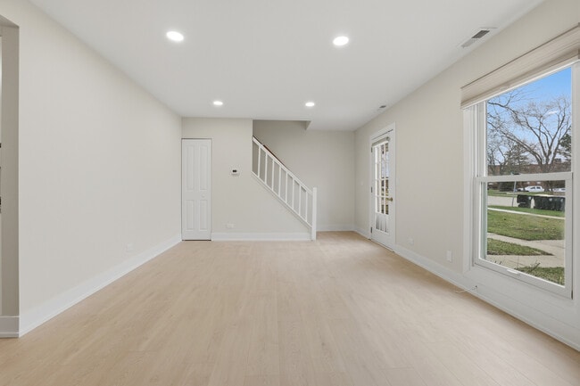 Building Photo - 763 Wellington Ave