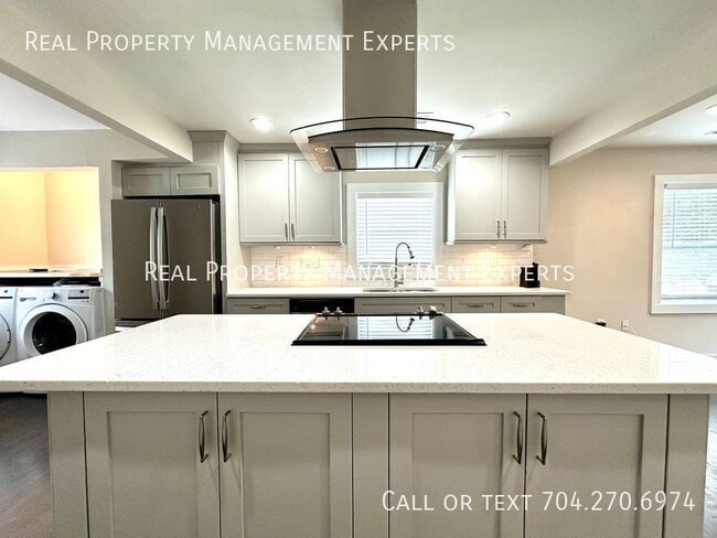 Building Photo - 1434 Orvis St