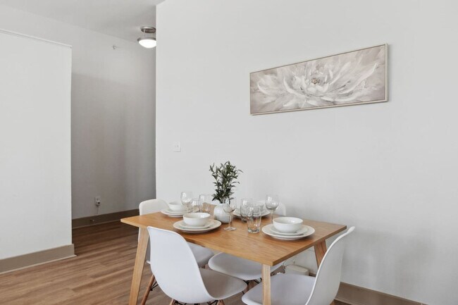 Building Photo - 264 N Walton St